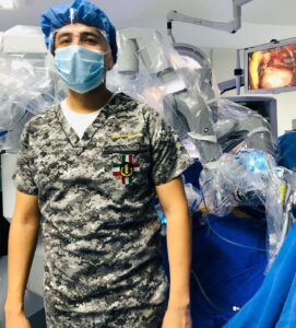 La carrera Militar en México: Médico militar a punto antes de iniciar con cirugía
