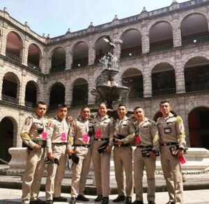 Cadetes del Ejército visitando museo para conocer la historia militar de México
