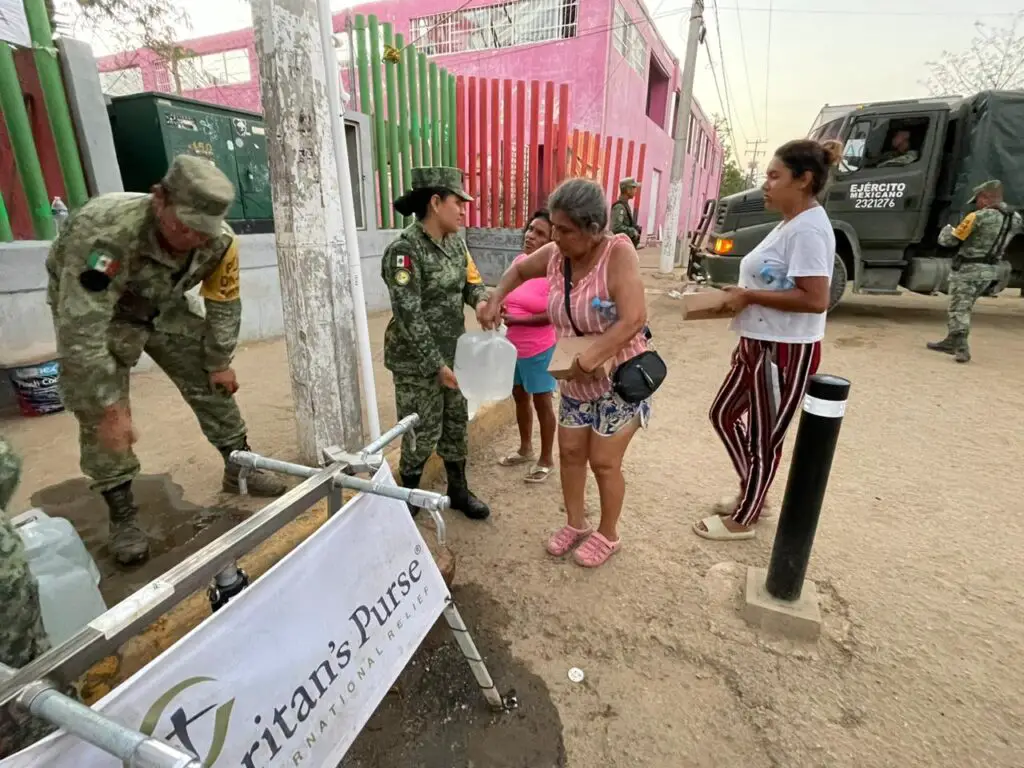 Ejército apoyando con purificación de agua por el huracán Otis en Acapulco