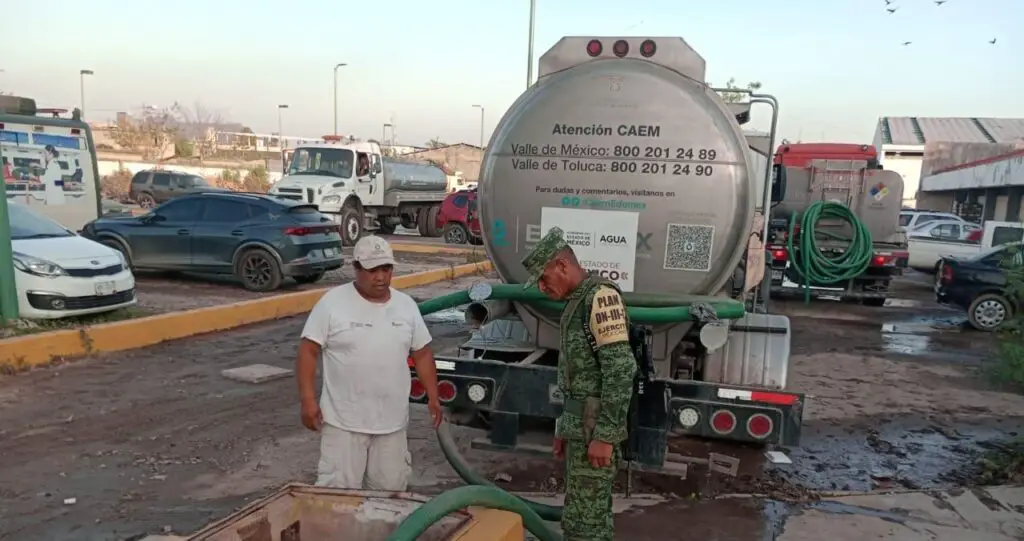 Militares contribuyen con el suministro de agua potable a los habitantes de Acapulco
