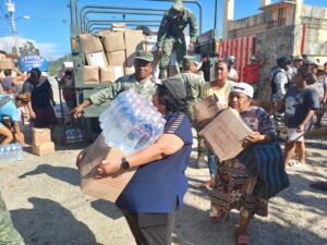 El Ejército Mexicano apoya a la distribución de víveres en Acapulco