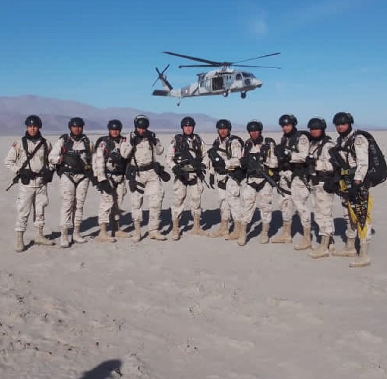 Operaciones aeromóviles en en el Ejército Mexicano. Desierto de Laguna Salada, B.C.