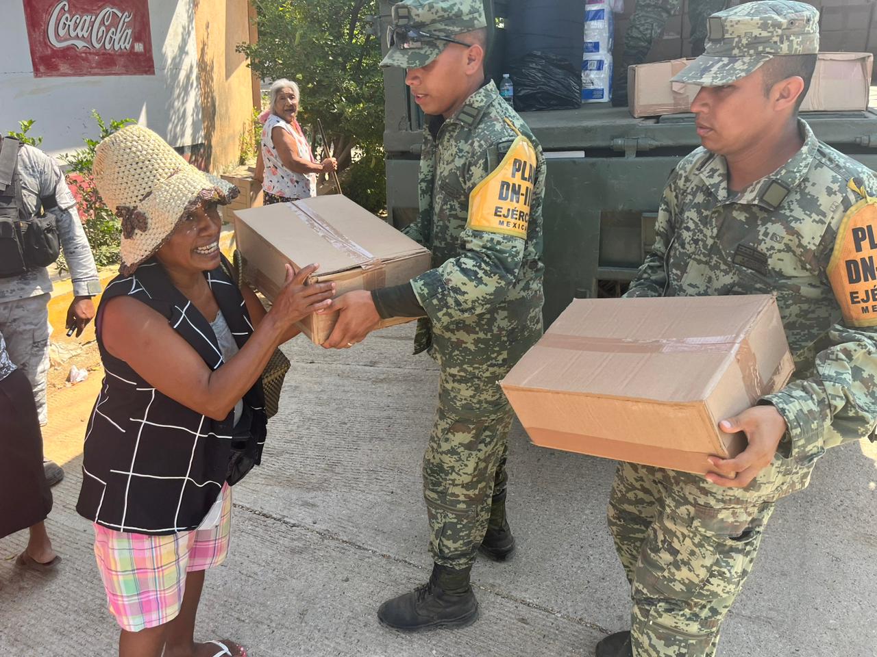 Ejército Apoyando en Acapulco a la población tras el paso del huracán Otis