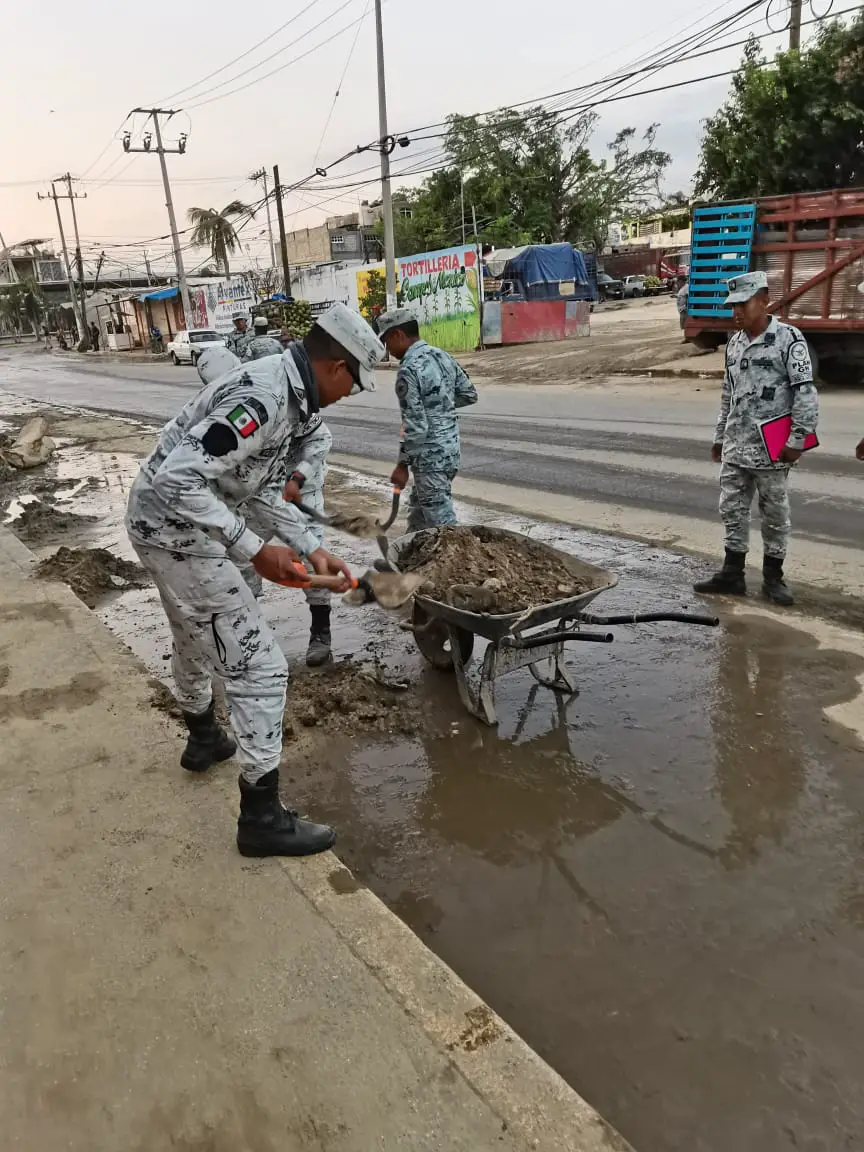 Guardia Nacional ayuda en la reconstrucción de las zonas afectadas por el paso del huracán Otis