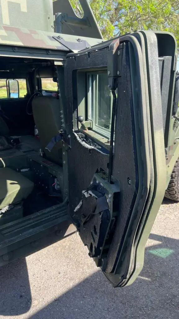 Puerta blindada de Humvee del Ejército Mexicano